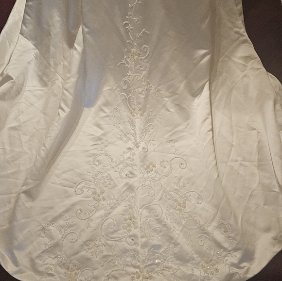 NWT Sample Demetrios White Wedding Dress Size 10 - Picture 5 of 9